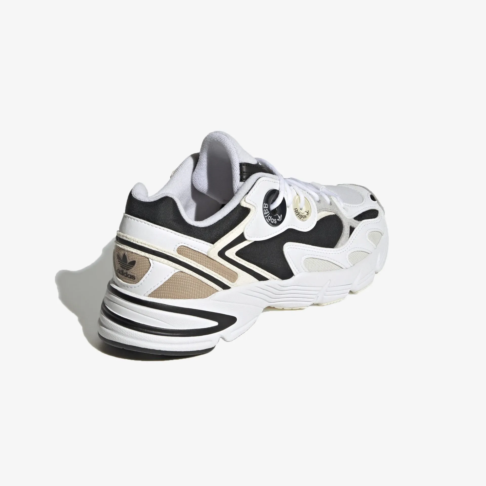 Adidas Originals | WMN'S ASTIR  { CLOUD WHITE / CORE BLACK