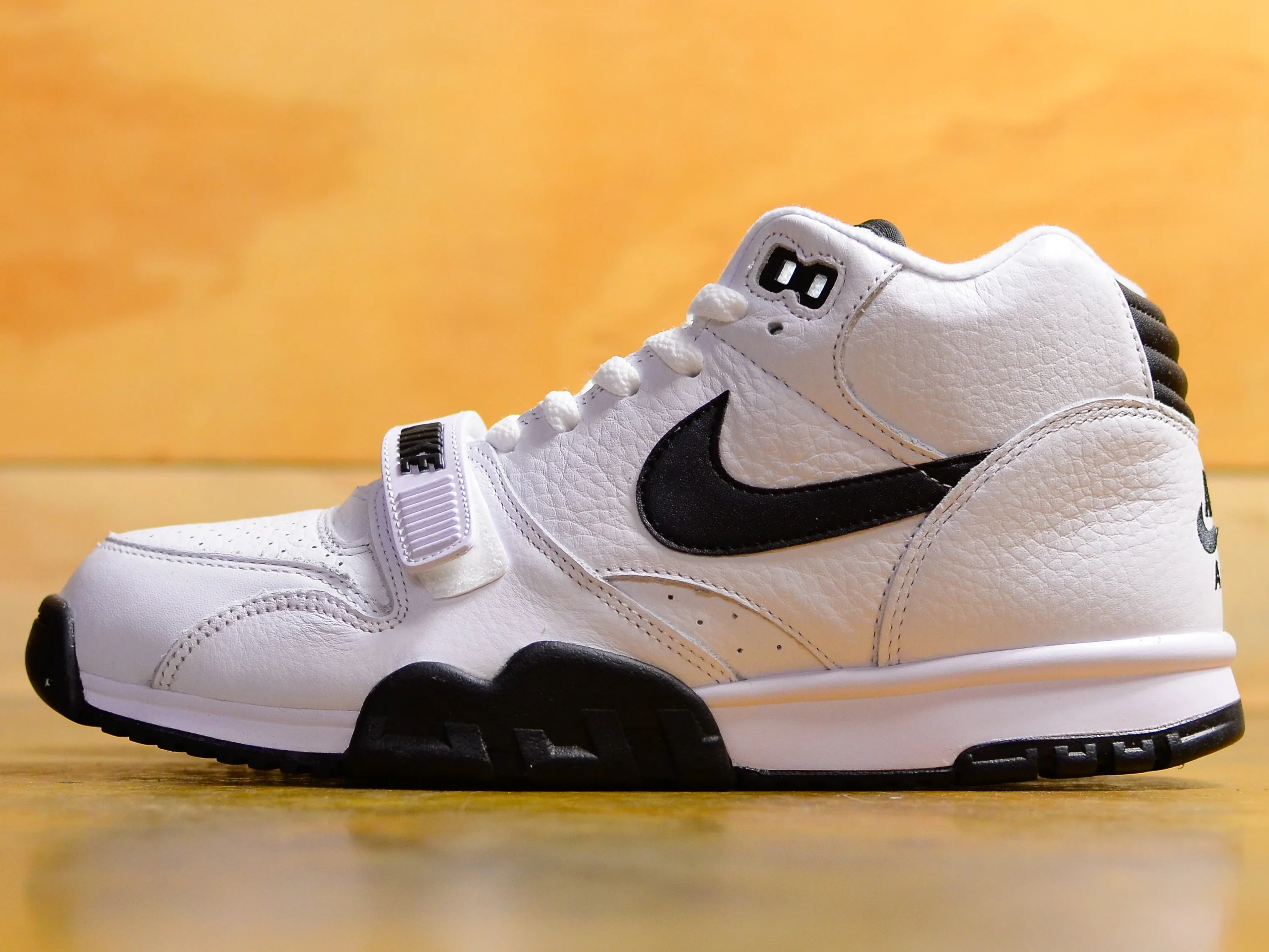 Air Trainer 1 - White / Black