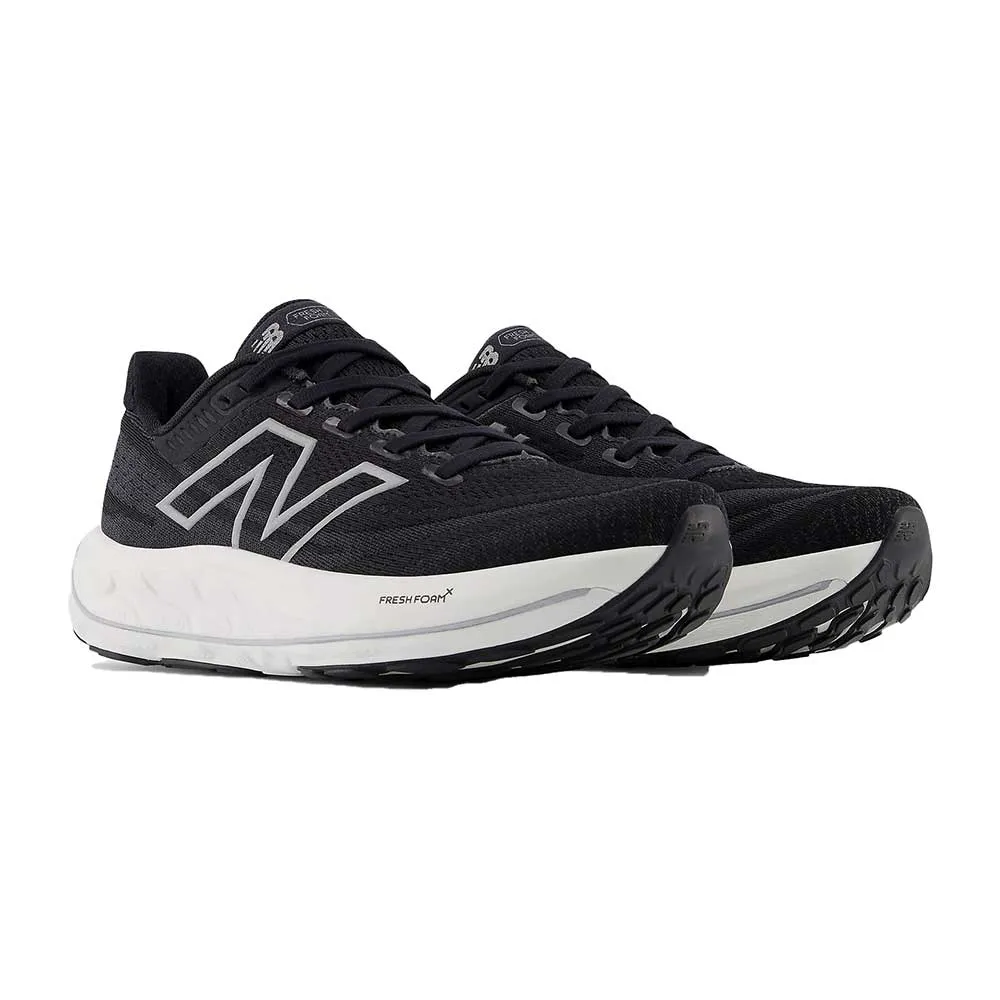 Women's Vongo v6 Running Shoe - Black/White - Regular (B)